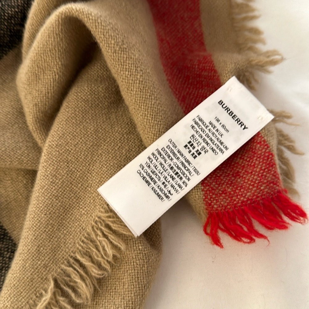 Burberry cashmere scarf /shawl 190X60 cms so it’s huge